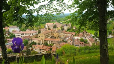 Crémieu Blick auf die Altstadt Partnergemeinde Crémieu Altstdt