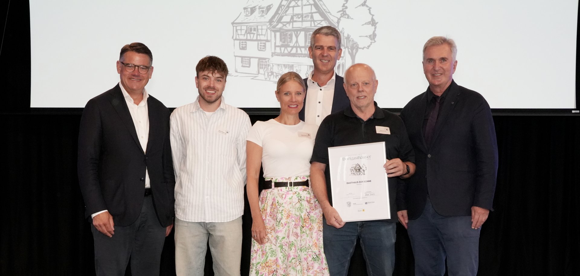 Zu Hessens besten Hessens beste Dorfgasthäusern 2026 zählen auch zwei Gaststätten aus dem Lahn-Dill-Kreis: Das Bebop Strassebersbach in Dietzhölztal und das Gasthaus Zur Sonne in Hüttenberg. 